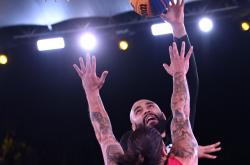 米兰体育电竞-球员们在国际篮球赛场上挑战极限