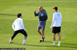 米兰体育入口-巴黎圣日耳曼全队备战，冠军呼声高昂的简单介绍