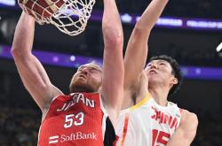 米兰体育馆-亚洲篮球赛场激烈角逐胜负难分