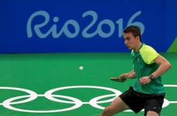 米兰体育竞技-巴西运动员力压羽毛球对手获胜