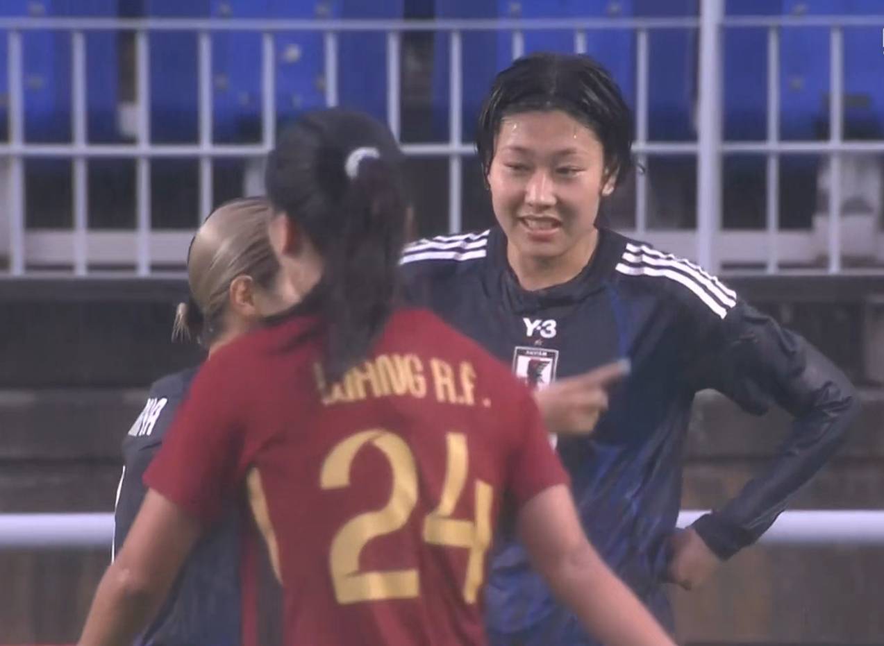 国内女足选手在比赛中斩获佳绩