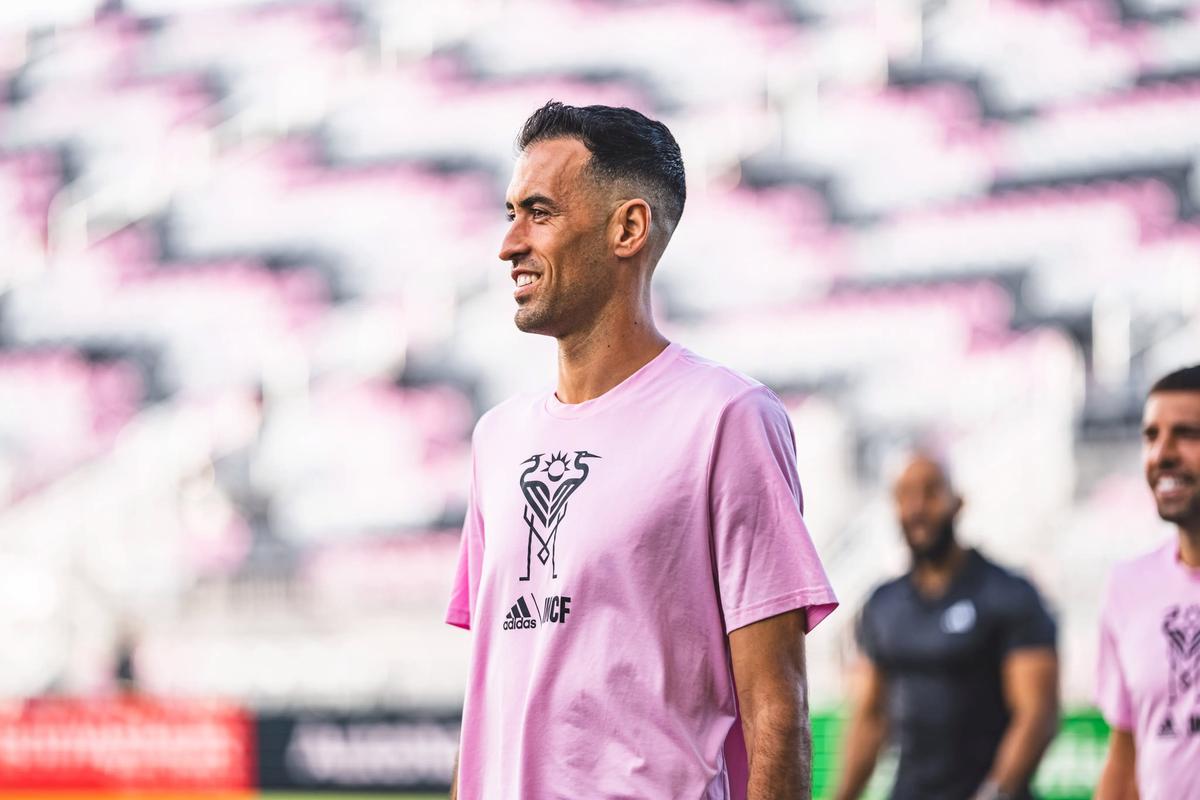 包含汉堡球员表现低迷，主帅或面临压力的词条