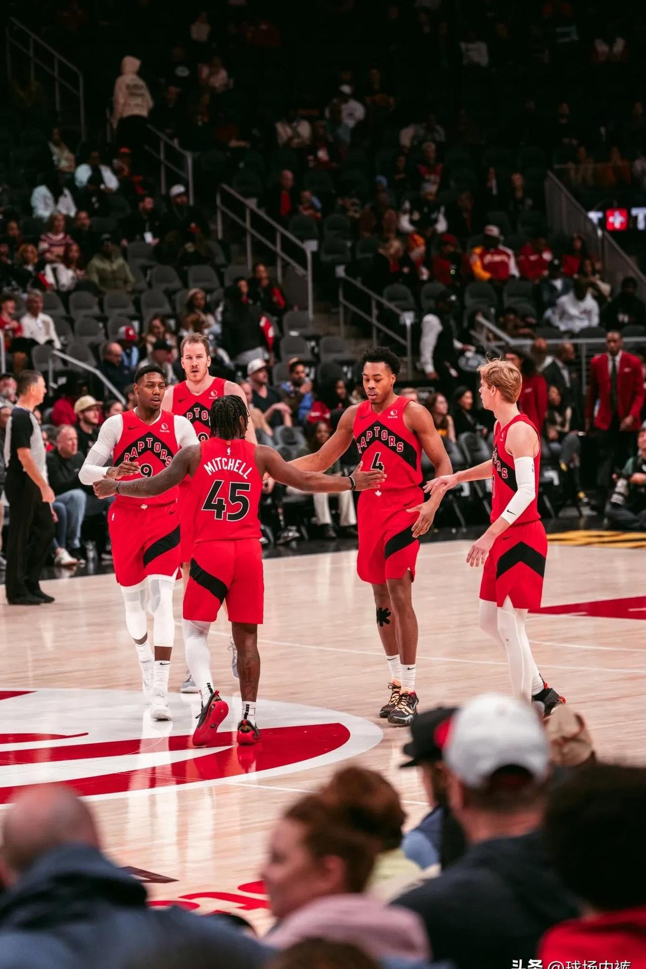 猛龙主场击败掘金,取得四连胜 猛龙主场击败掘金,取得四连胜