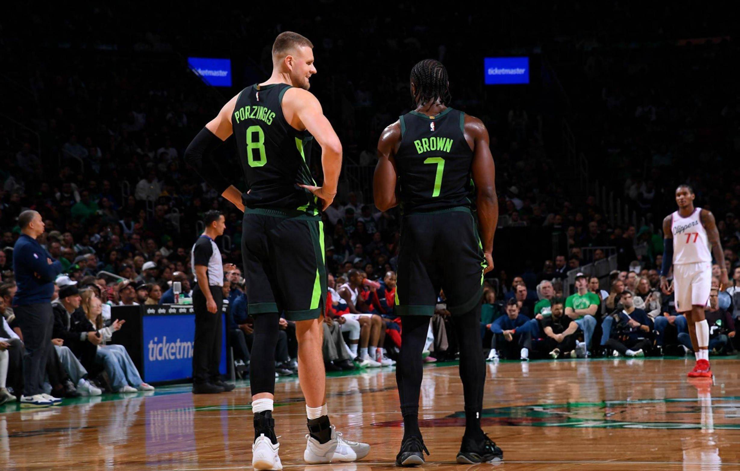 包含快船胜凯尔特人，豪取七连胜稳居西部第一的词条