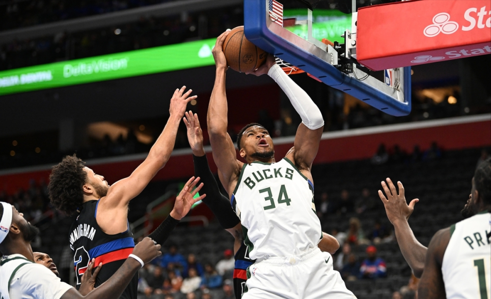 雄鹿轻取老鹰，取得七连胜