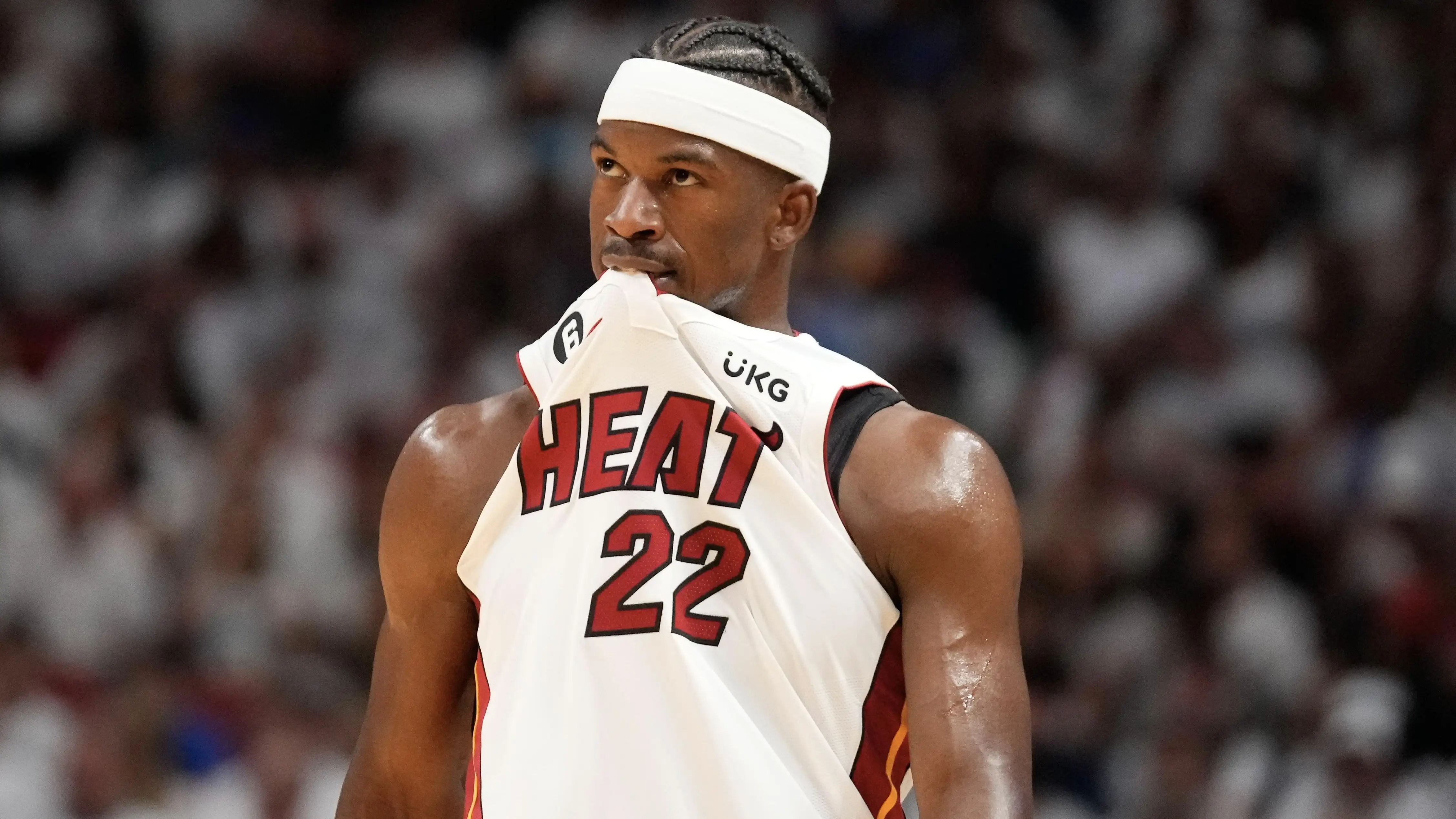 热火战胜小牛,巴特勒再度发挥出色 热火战胜小牛,巴特勒再度发挥出色