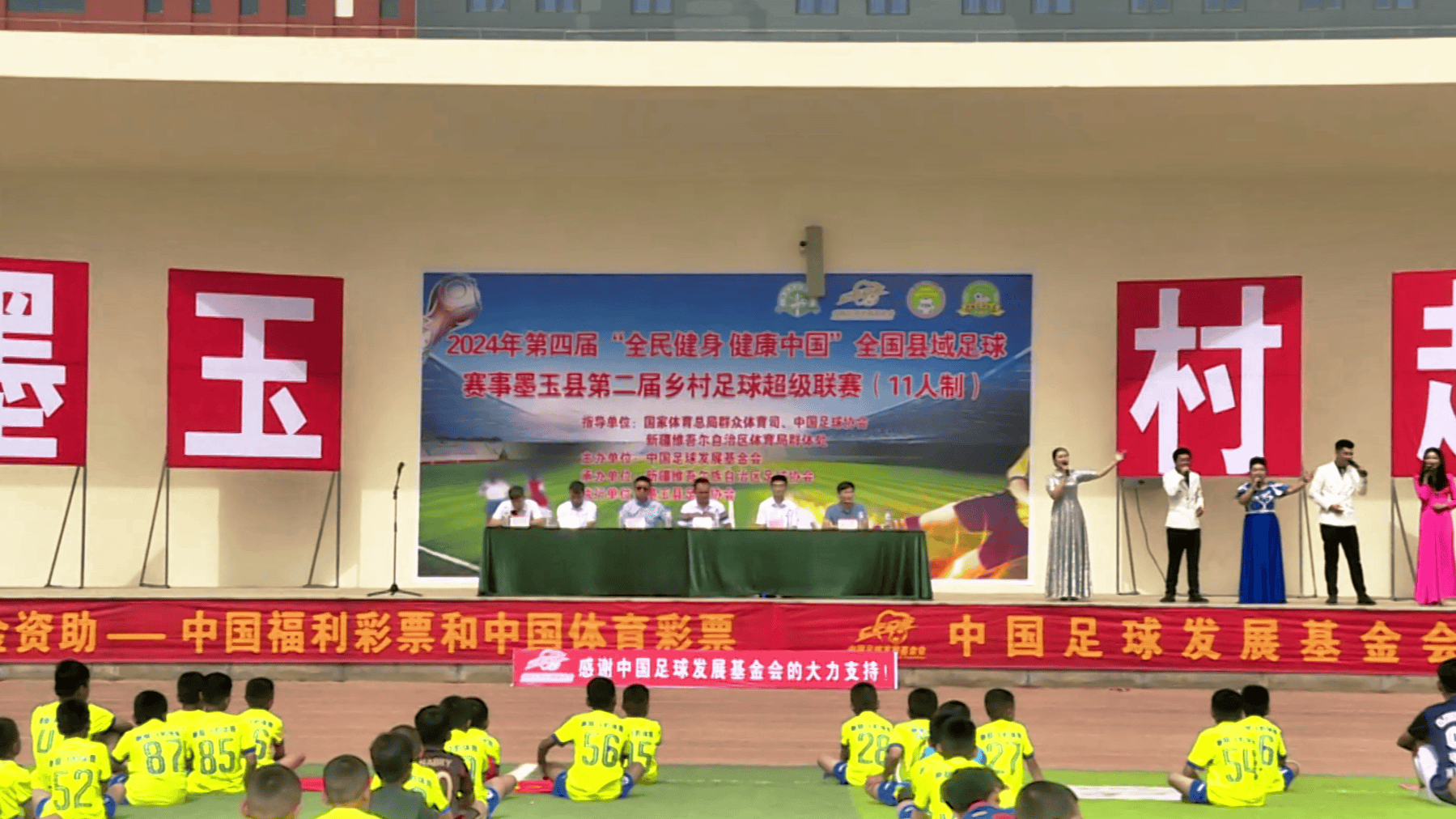 足球比赛中激情澎湃,赛场掀起热潮的简单介绍 足球比赛中激情澎湃,赛场掀起热潮的简单介绍