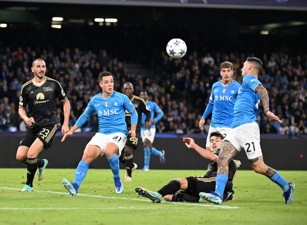 那不勒斯球队备战欧冠,志在冲击冠军 那不勒斯球队备战欧冠,志在冲击冠军