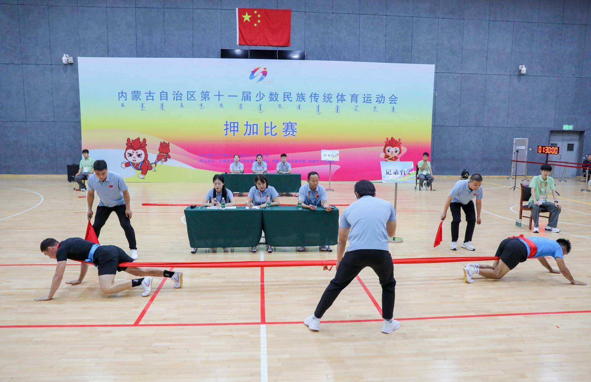 运动员们为比赛冒尖，展现风采