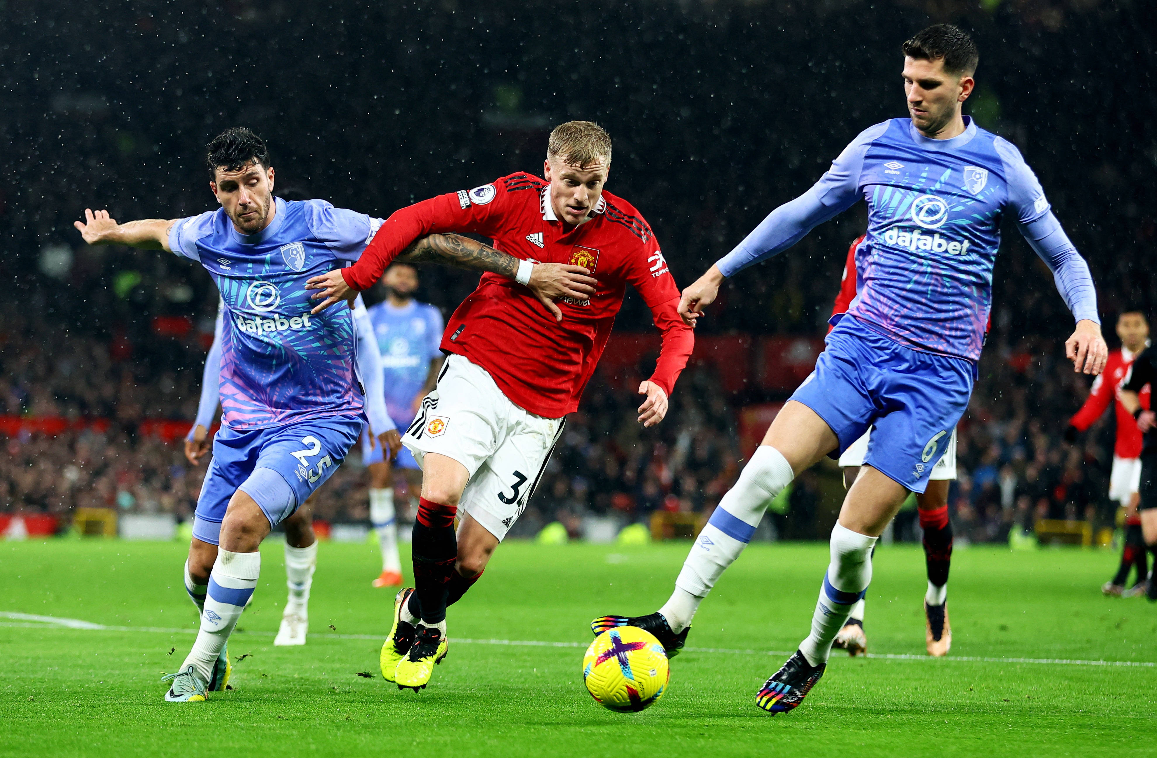 曼联新援表现出色，助球队赢得关键比赛的简单介绍